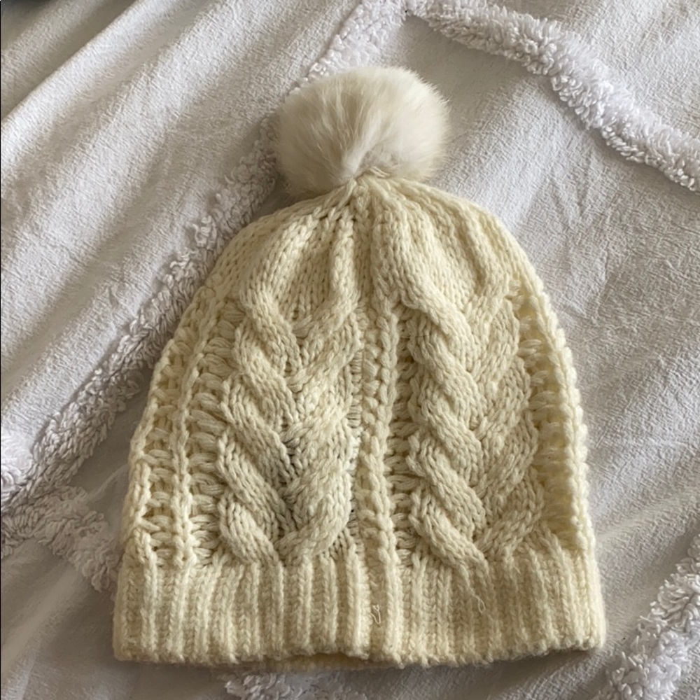 Vince Camuto cute cream hat